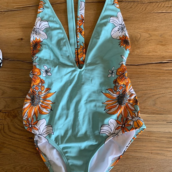 Out from Under beautiful light blue swimsuit. Super flattering. Size small - Picture 3 of 4